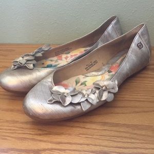 Size 9.5 Born flats.
